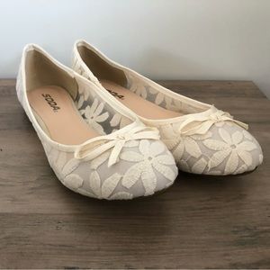 Soda Cream Flower Flats